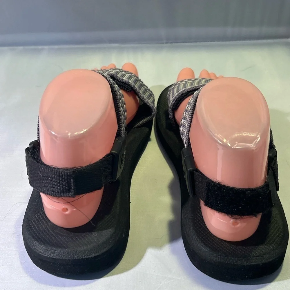 Reef Convertible Gray and Black Sandals Youth size 4